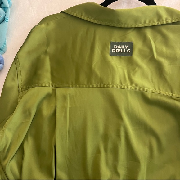 Daily Drills Silky Button Down XS/S in Olive - Picture 7 of 7